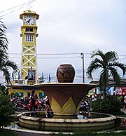 'Ratchaburi Clocktower' by Asienreisender